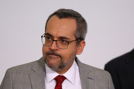 Weintraub diz que sua ‘prioridade total é sair do Brasil o quanto antes’