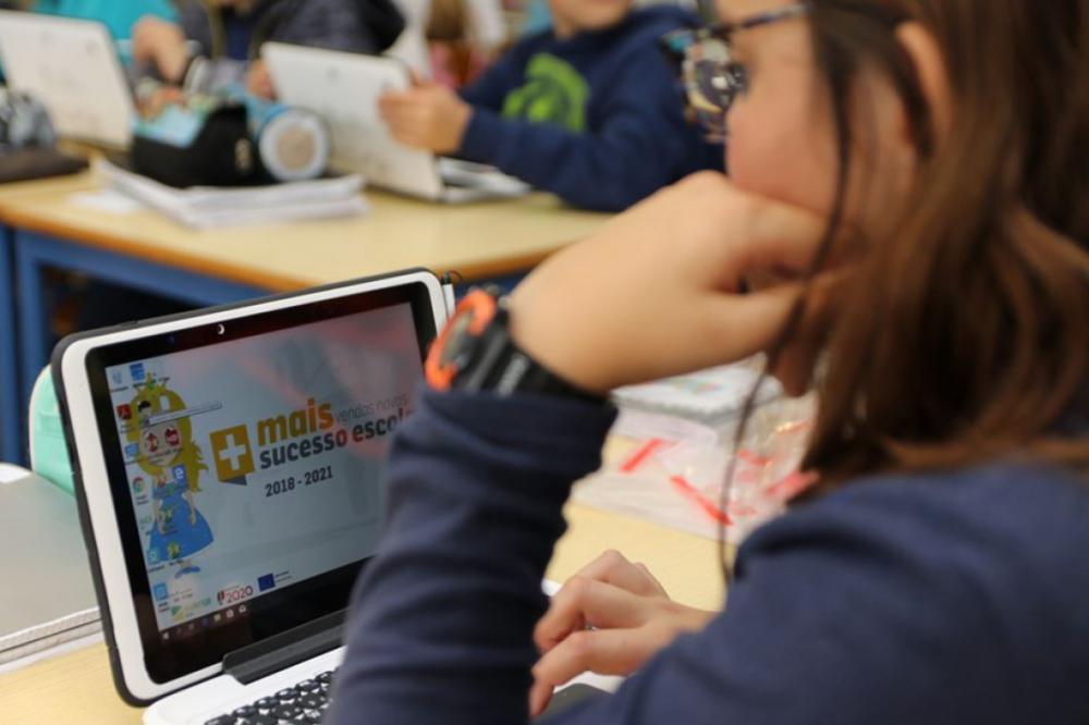 Salvador estuda licitação para compra de tablets para alunos do fundamental II