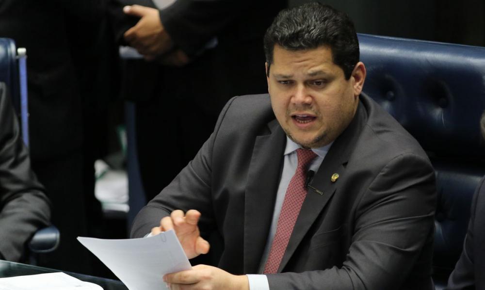 Senado aprova PL das Fake News; projeto segue para Câmara 
