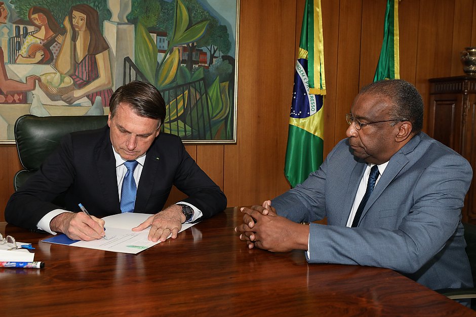 Bolsonaro torna sem efeito nomeação de Decotelli para o Ministério da Educação