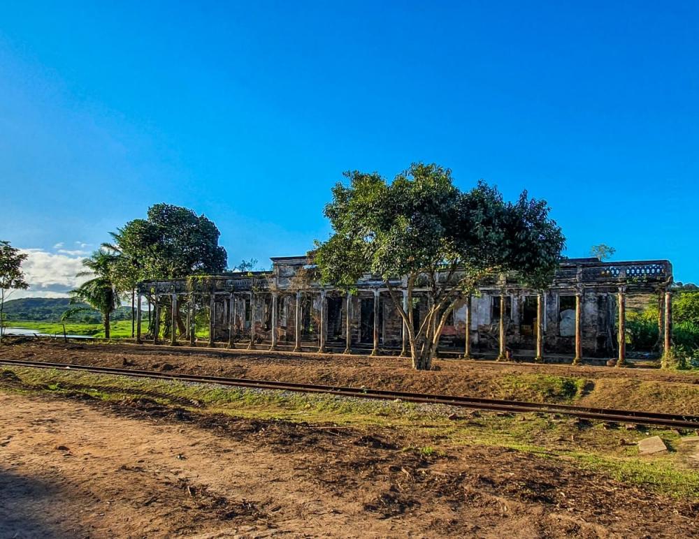 Prefeitura realiza roçagem em monumentos históricos no Amado Bahia