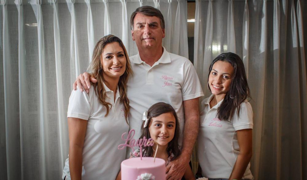 Michelle Bolsonaro e filhas testam negativo para covid-19