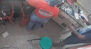 Um suspeito é morto e dois são presos após assalto a pizzaria em Camaçari