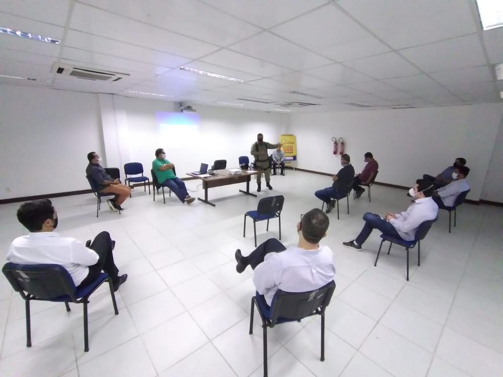 Prefeitura e PM realizam reunião com instituições bancárias de Dias d’Ávila