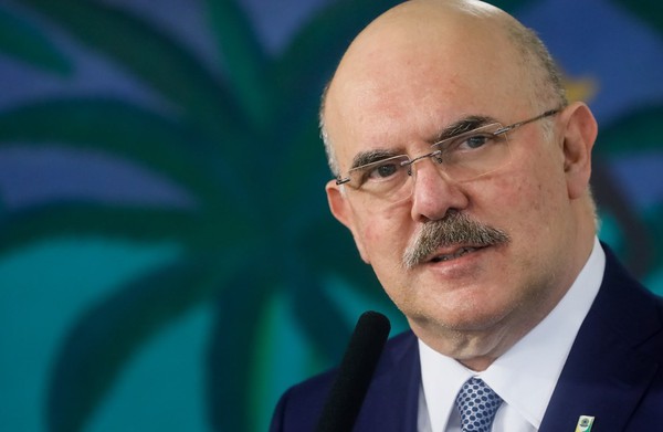 Novo ministro da Educação testa positivo para a Covid-19
