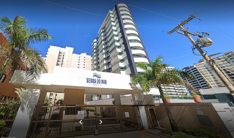 Médica gritou por socorro antes de cair do 5º andar de prédio em Armação