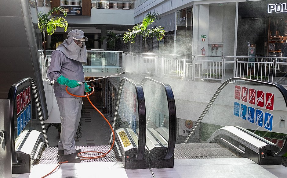 Sem provador, nem promoção: shoppings mudam rotina para funcionar na pandemia