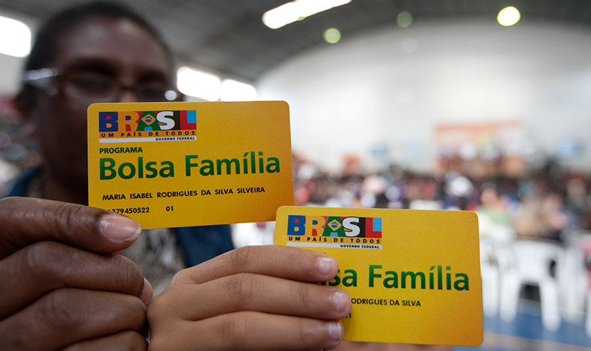 Governo prorroga prazo para saque do Bolsa Família durante pandemia