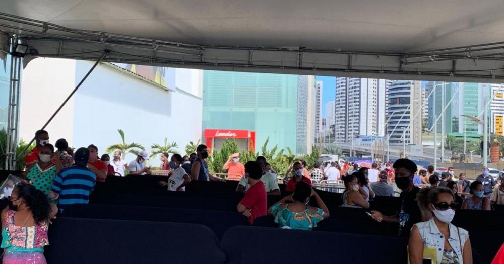 Reabertura dos shoppings em Salvador tem longas filas e espera de até 3 horas