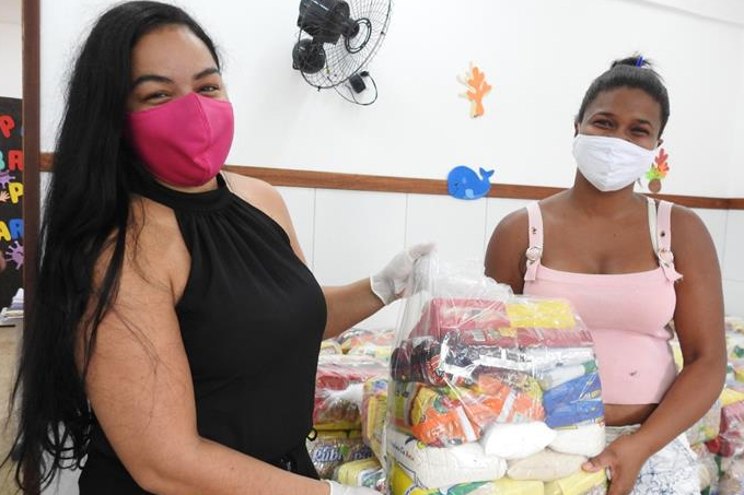 Estudantes começam a receber cestas básicas nesta terça-feira 