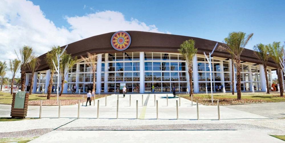 Loja pega fogo no Outlet Premium; área de vendas fica destruída
