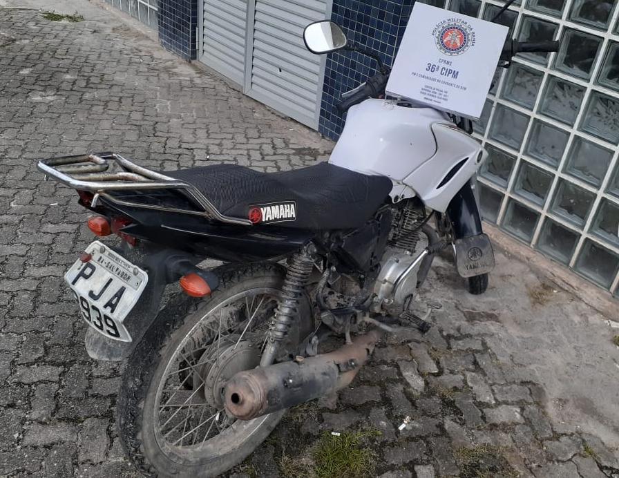 Motocicleta roubada é recuperada no bairro da Urbis