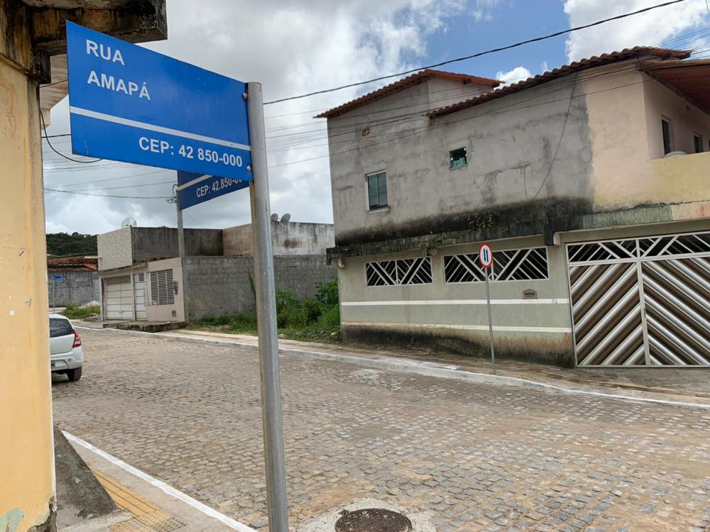 Prefeitura entrega ruas pavimentadas e sinalizadas em Dias d'Ávila