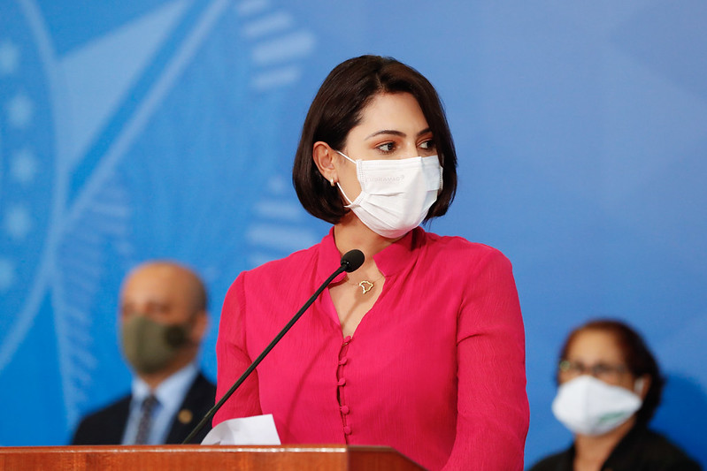 Michelle Bolsonaro testa positivo para covid-19