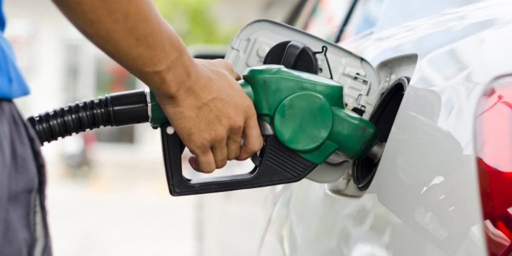 Petrobras reduz em 4% preço da gasolina nas refinarias nesta sexta