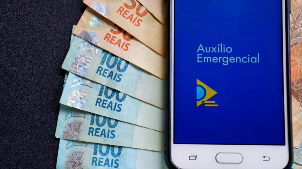 Auxílio de R$ 600 é pago a 5,7 milhões de pessoas nesta sexta. 