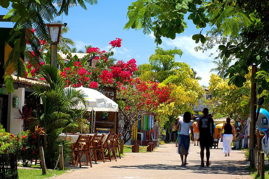Restaurantes voltam a funcionar para atendimento presencial em Praia do Forte