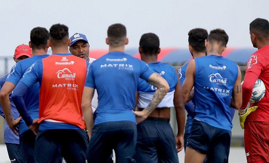 Sucesso fora de campo, Bahia acumula fracassos no futebol