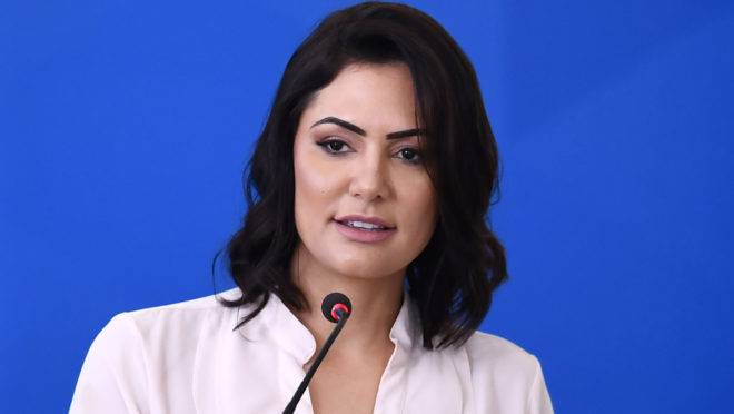 Extratos bancários mostram que Michelle Bolsonaro recebeu R$ 72 mil de Queiroz