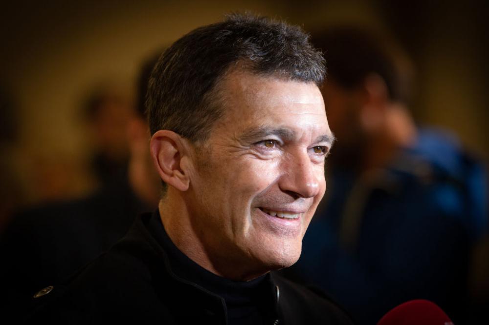 Antonio Banderas está com covid-19: 'Me sinto relativamente bem'