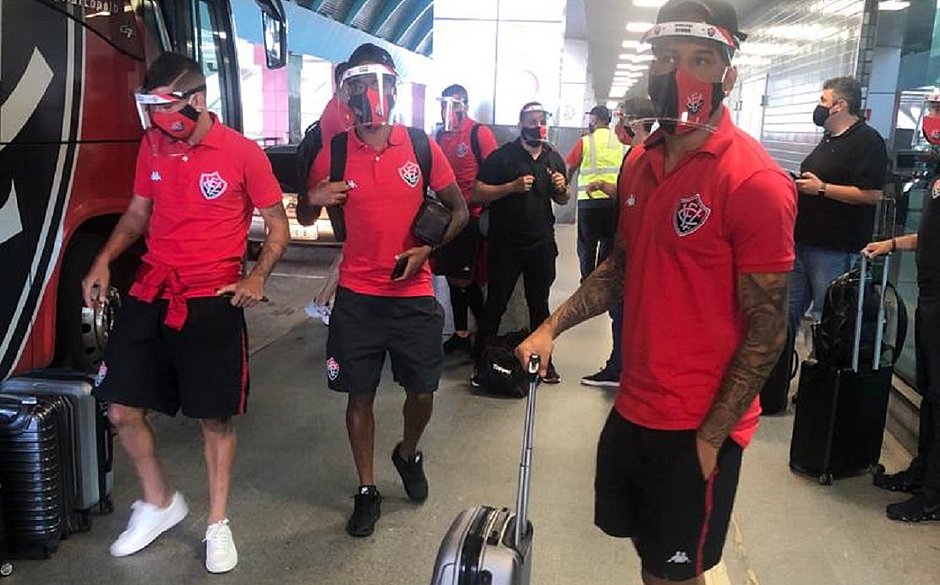 Com 22 atletas, Vitória viaja para primeiro jogo fora na Série B