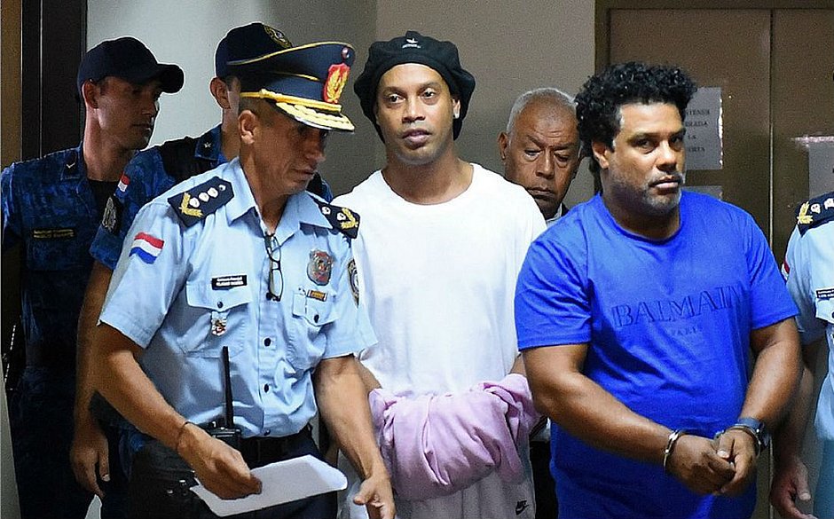 Ronaldinho Gaúcho e Assis podem deixar a prisão no próximo dia 24