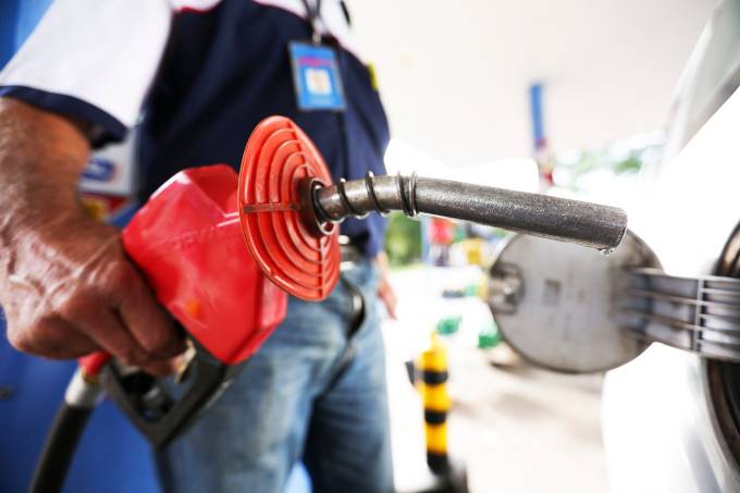 Petrobras vai elevar preço da gasolina em 4% nesta quinta