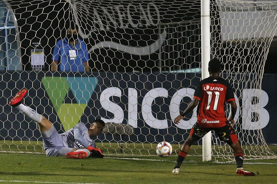 Vitória marca no fim e empata com a Ponte fora de casa