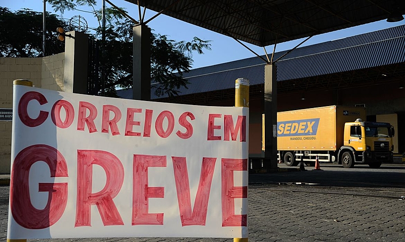 Funcionários dos Correios decretam greve por tempo indeterminado