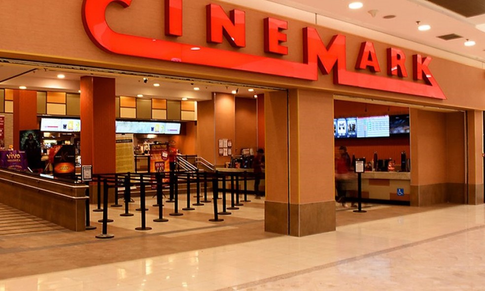 Cinemas e clubes sociais de Salvador podem não reabrir no início da fase 3, sinaliza Neto