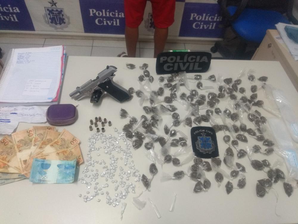 Jovem é preso com arma e drogas no Amado Bahia