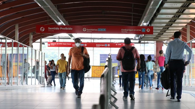 Isolamento no Brasil despenca a 8%, diz Datafolha