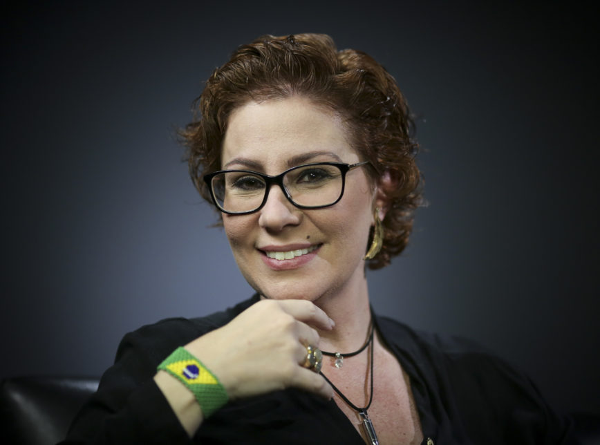 Carla Zambelli diz que está com covid-19 e irá se tratar com hidroxicloroquina