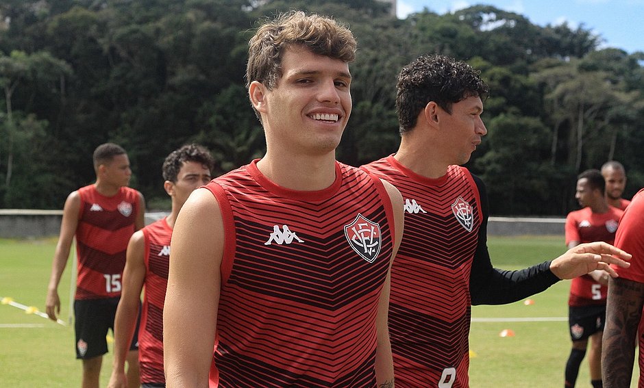 Com segundo melhor começo em edições da Série B, Vitória encara o Náutico