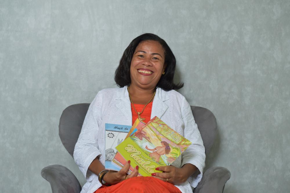 Maricélia Rodrigues lança três novos livros em plataforma digital