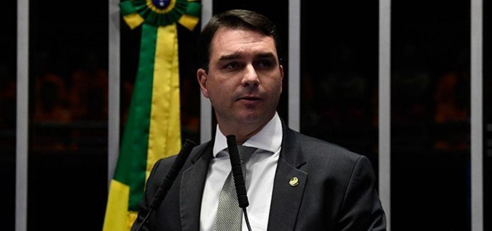 Senador Flávio Bolsonaro está com coronavírus