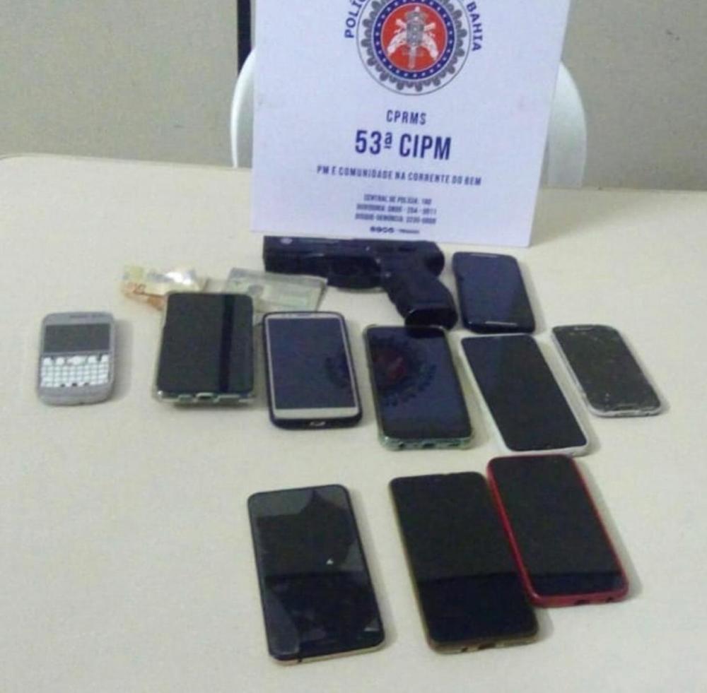 Homens são presos e menor apreendido com 13 celulares roubados em Mata de São João