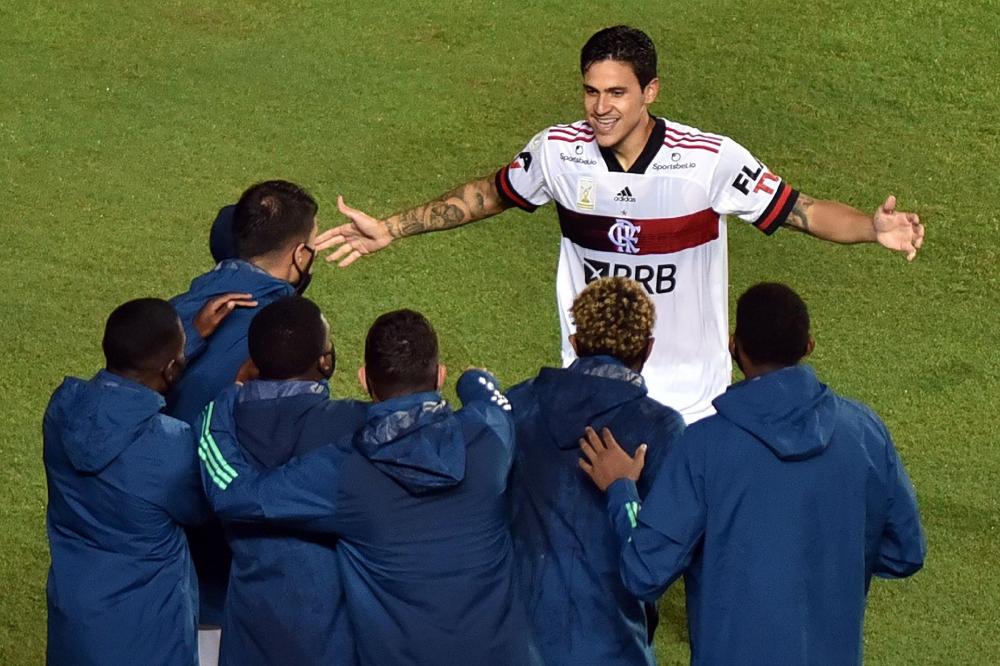 Apático, Bahia dá vexame e é derrotado por 5x3 pelo Flamengo