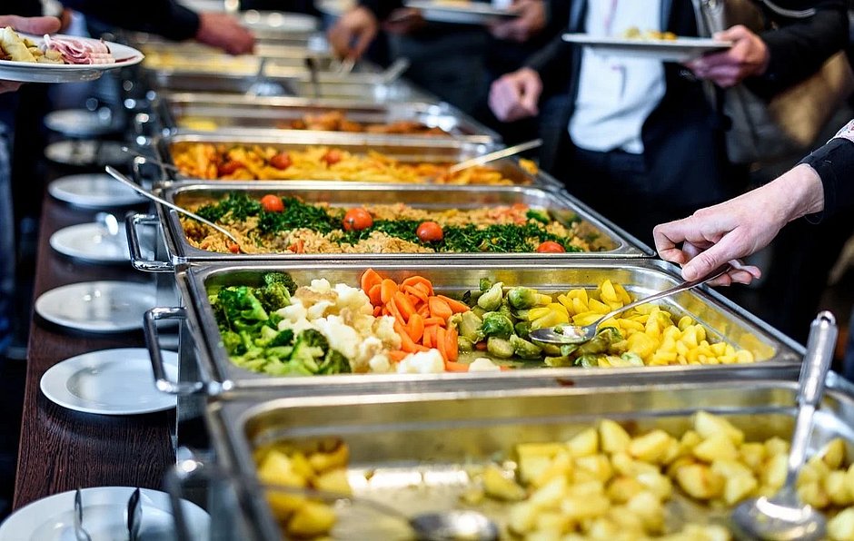 Prefeitura autoriza self service e voz e violão em bares e restaurantes