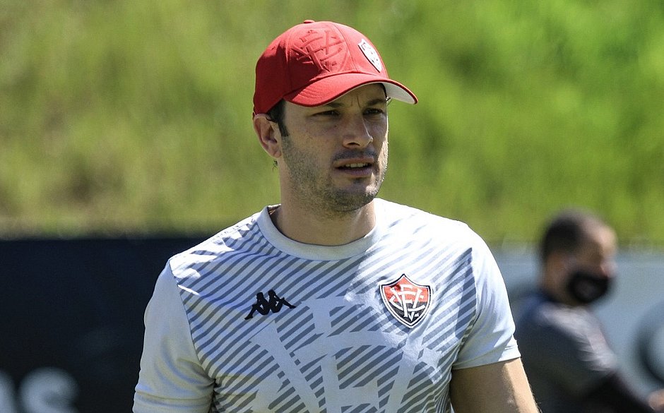Bruno Pivetti fala de oscilação e cobra 'solidez de desempenho'