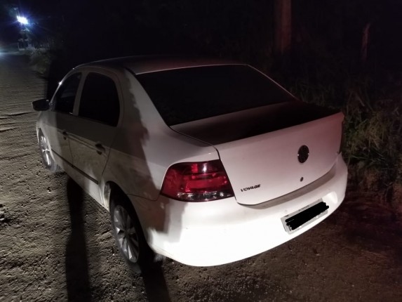 Carro é tomado de assalto em Mata de São João 
