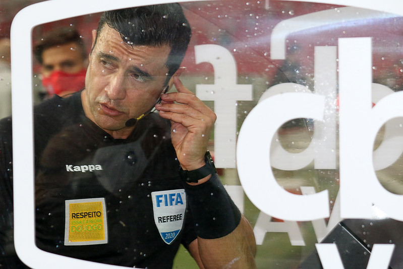 Insatisfeito com arbitragem, Bahia promete acionar CBF