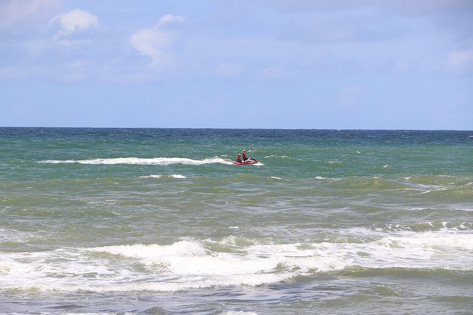 Corpo de jovem que se afogou na Praia do Flamengo é encontrado
