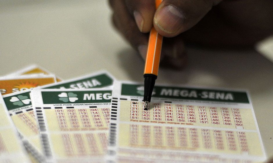 Mega-Sena acumula; prêmio vai a R$ 6 milhões