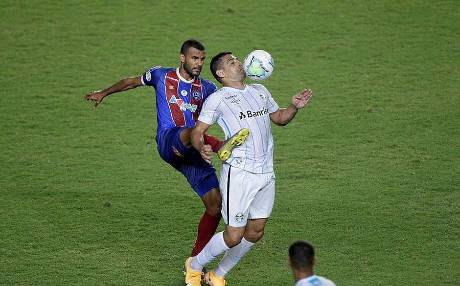 'Temos que parar de tomar gols', diz Ernando após nova derrota