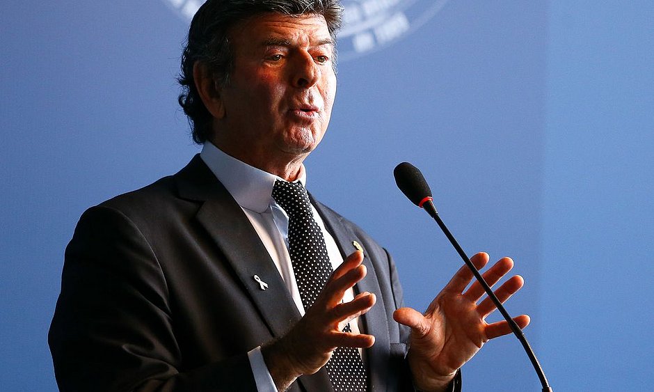 Fux toma posse como presidente do Supremo Tribunal Federal