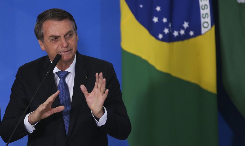 Bolsonaro desiste do Renda Brasil e diz que Bolsa Família continua até 2022