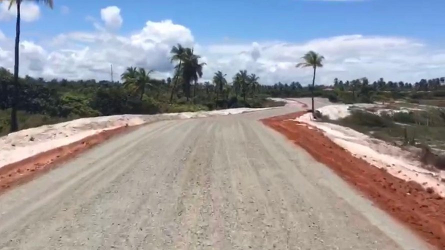 Trecho de via que liga Imbassaí a Praia do Forte deve ser entregue em dezembro