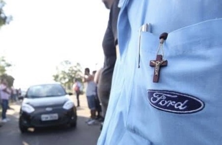 Funcionários do Complexo Ford são assaltados em ponto de ônibus