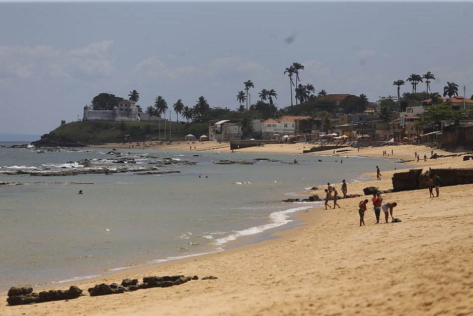 Praias de Salvador são liberadas, mas só nos dias da semana